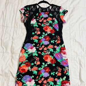 Beautiful Stretchy Floral Fitted Dress - Size L/XL